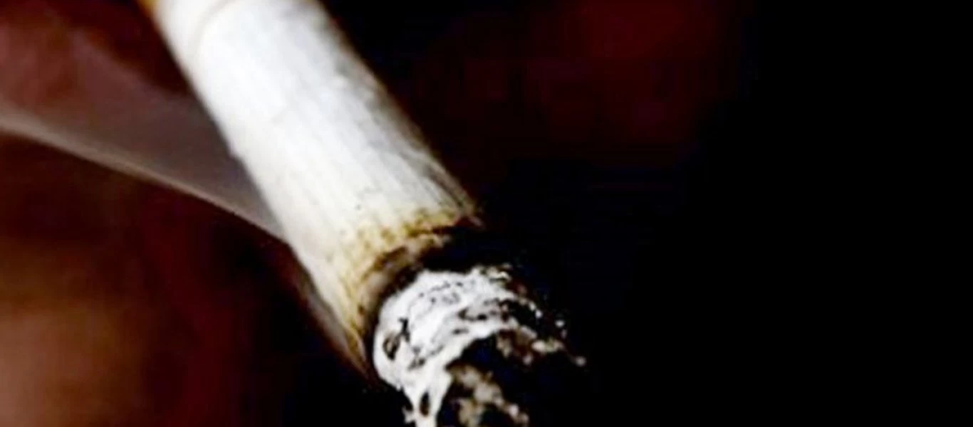 Άναψε το τσιγάρο σου χωρίς... αναπτήρα - Δύο κολπάκια που θα σε σώσουν (βίντεο)